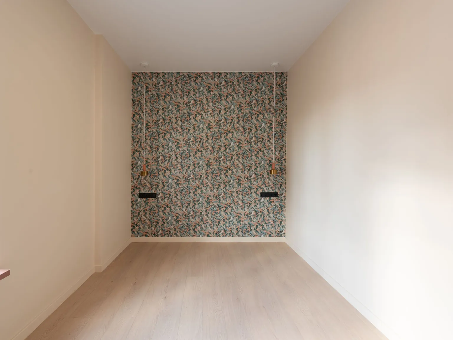 Frisch tapezierte Wand
